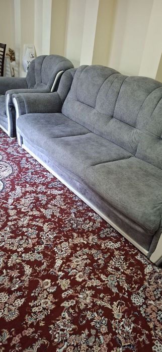 Диван 2 креслоси билан яхши холатда