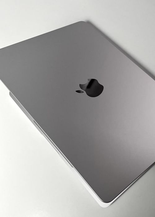 MacBook Air M2 Space Grey Ideal holatda srochna sotiladi tel qlaverina