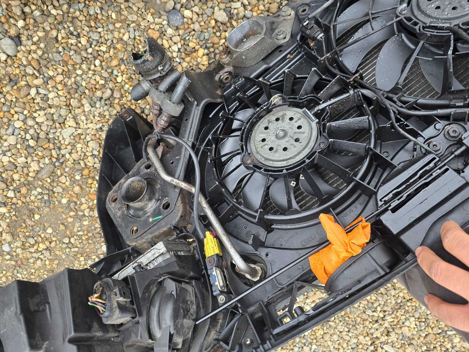 Trager Audi A4 B7/Faruri Xenon.