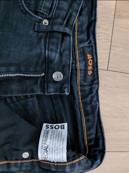 Blugi BOSS  mărimea W 30 L 34