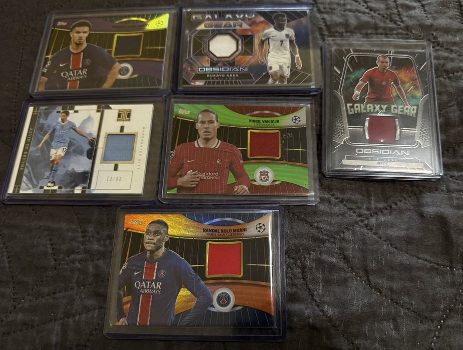 Футболни карти с парче от екип patch relic Topps Panini