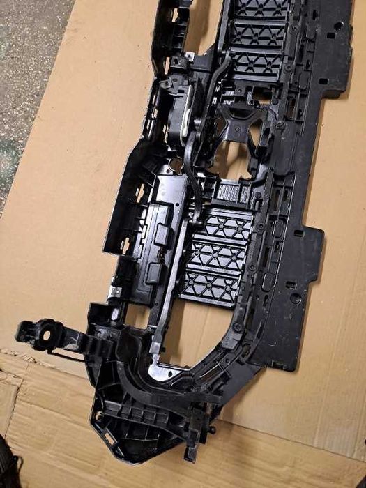 Grila activa Bmw seria 5 G60 G61 , o ureche de prindere rupta