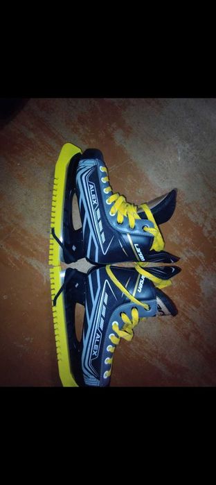 Коньки хоккейные