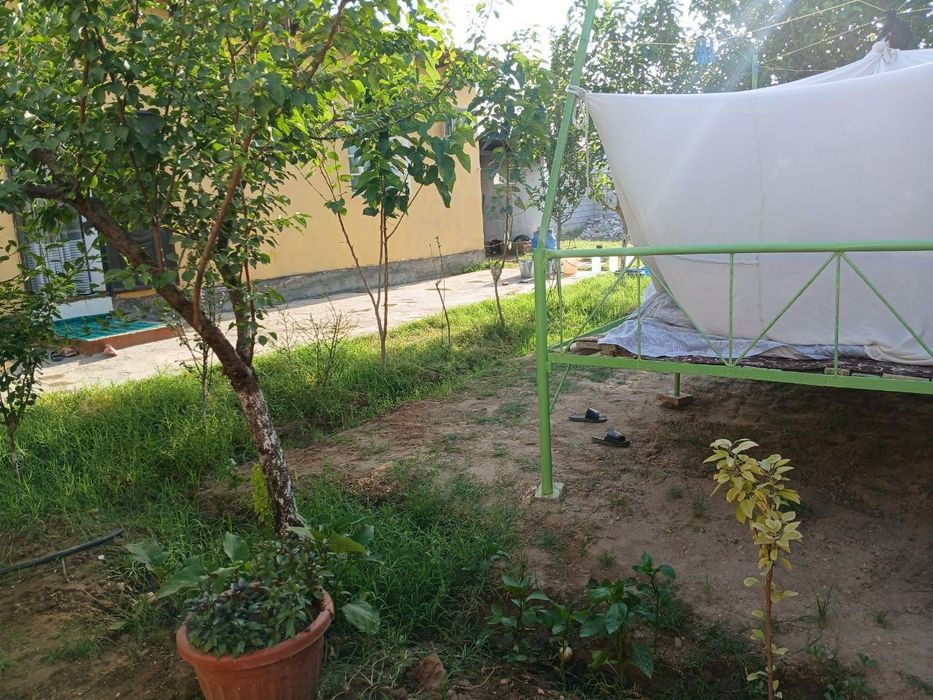 Uy sotiladi srochna sotoladi