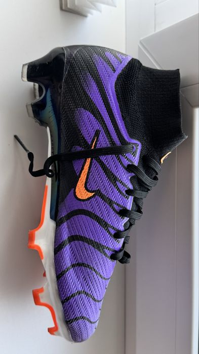 Продам футбольные бутсы