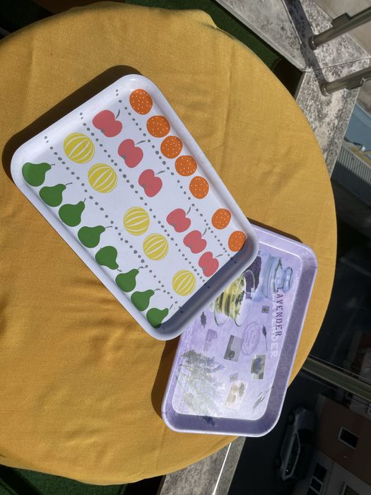 Пласмасови чинии и прибори