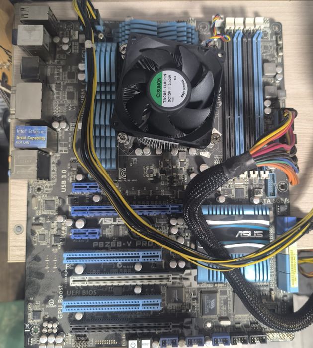 Материнские плата Asus