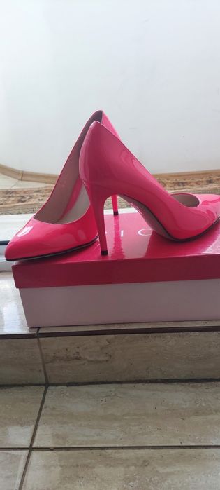 Pantofi stiletto