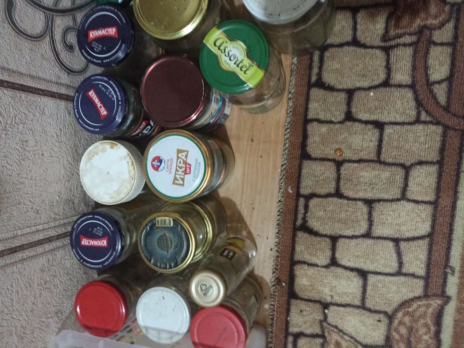 Продам  баночки.