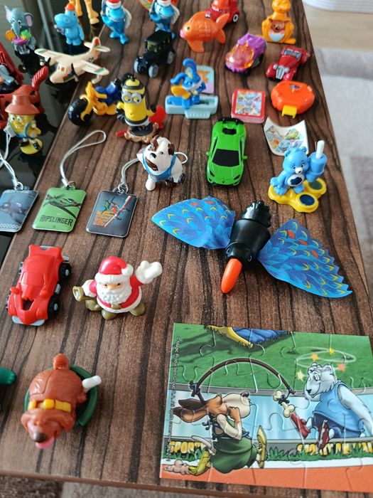 Различни фигурки,данонино  и киндер играчки от яйца