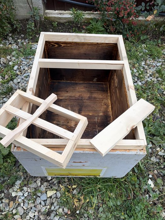 Lazi albine/stup orizontale 18 rame cu hranitor/uluc 4l