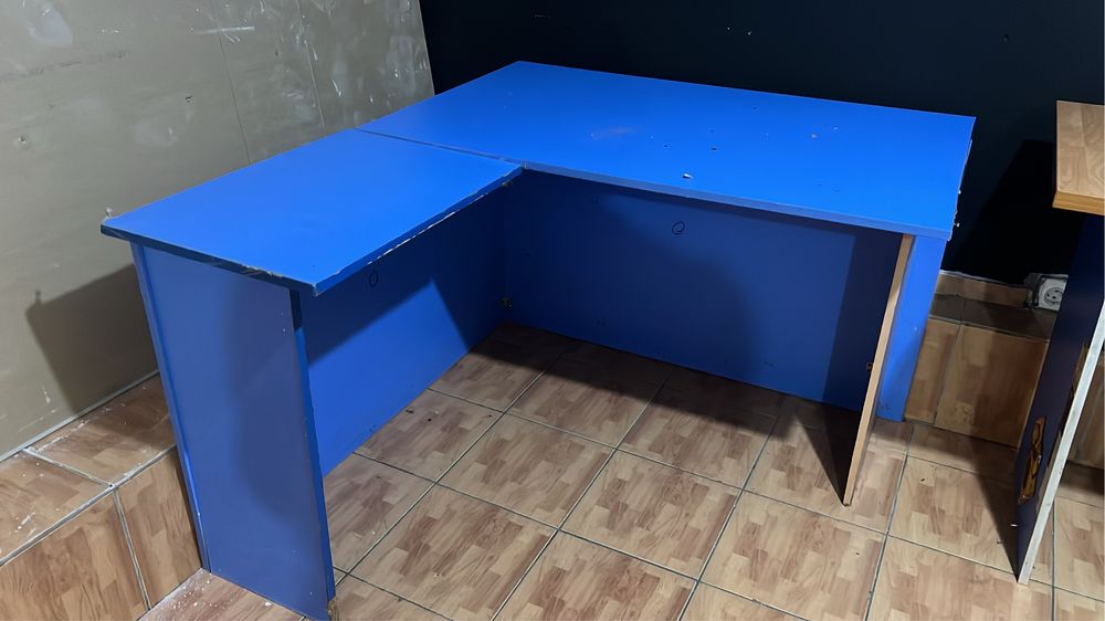 Продам Шкафы и столы не дорого бу