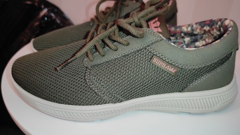 Sneakersi  Supra, nr 38 (fete)