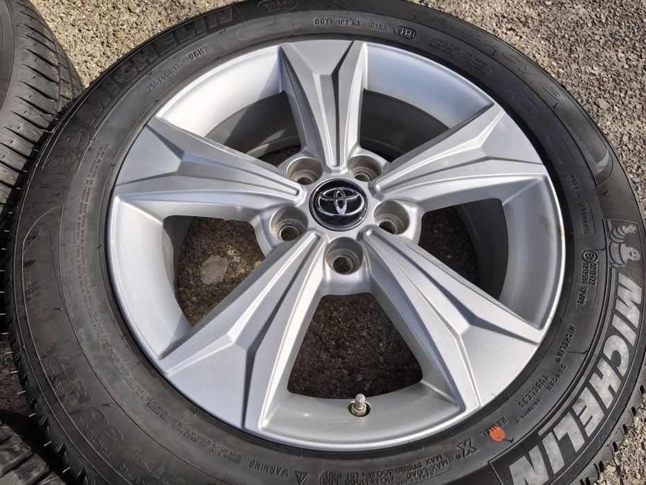 17" оригинални алуминиеви джанти за Toyota Chr.