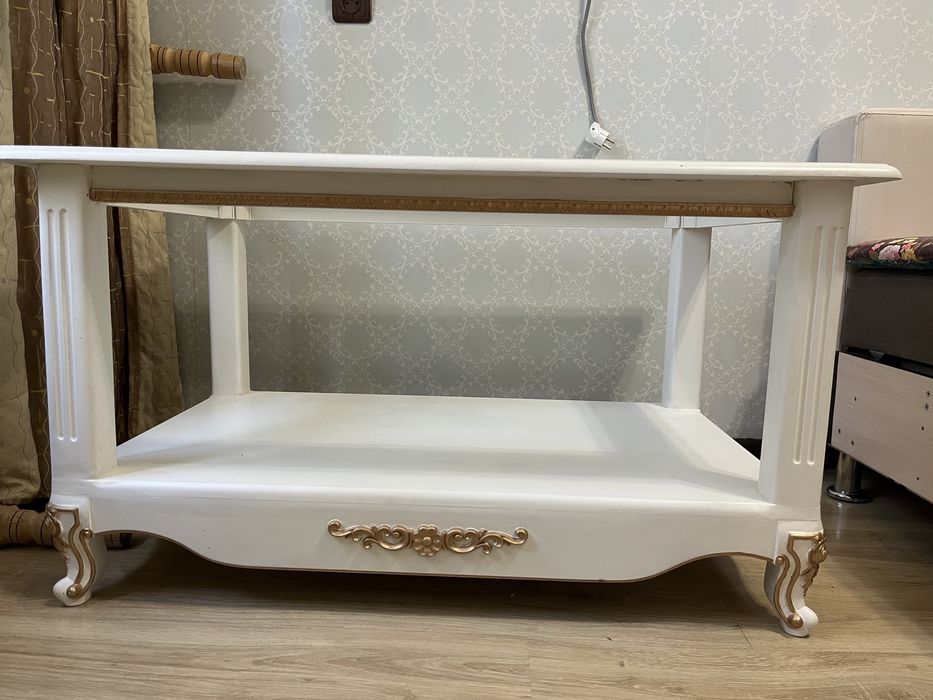 Журнальный столик