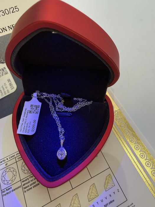 Продам бриллиантовый кулон