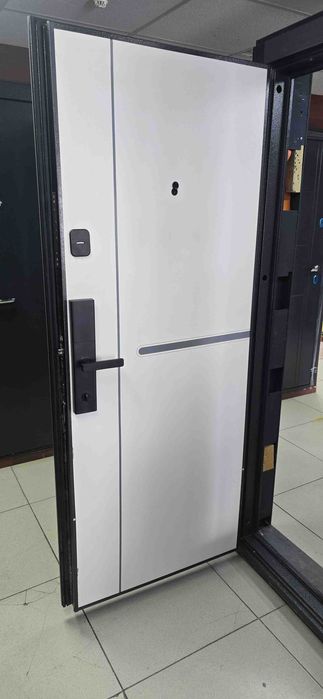 Дверь металлическая входная Б/У