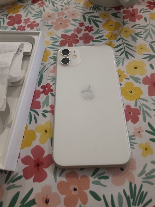 iPhone - 11 в хорошем состоянии