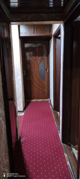 Термез шахри марказида 3 хонали Уй сотилади