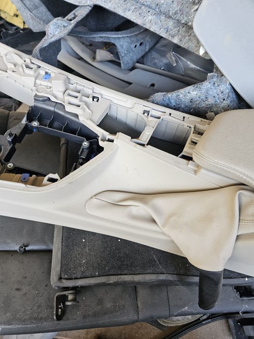 Подлакътник бмв ф30 ф31 bmw f30 f31 podlakatnik бежов бял