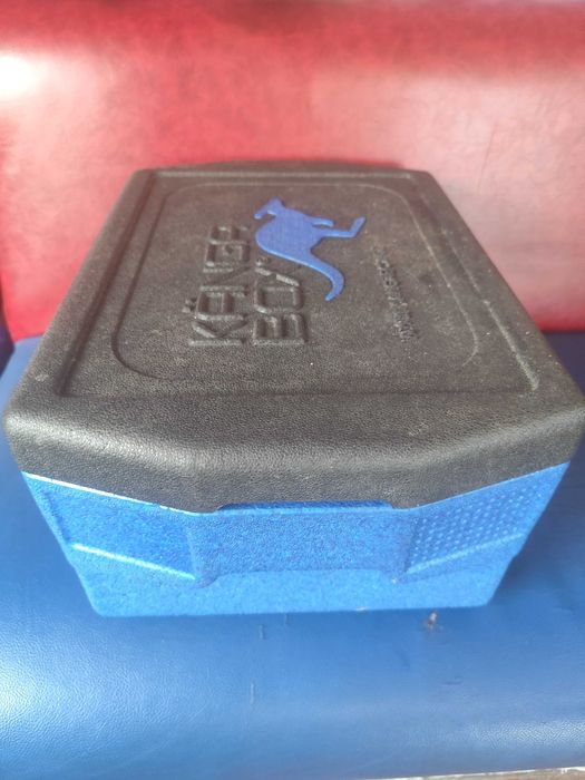 Продавам хладилна кутия "KangaBox",  почти неползвана. Размери: дължина 48см, ширина 35см, дълбочина 25см