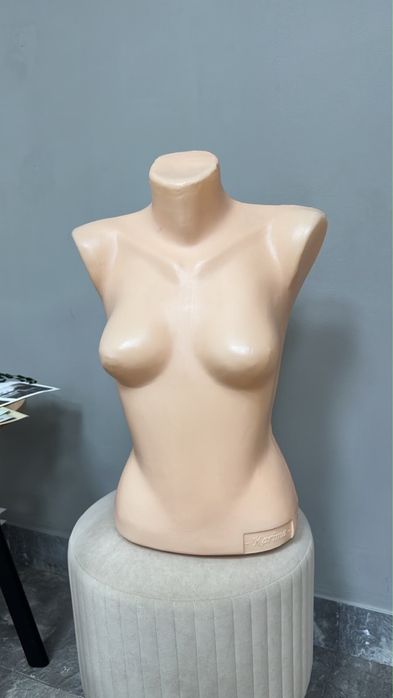 Продам манекены женские