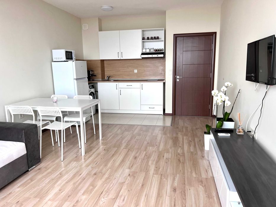 Дава се под наем Двустаен апартамент в к.к. Златни пясъци - 65 кв.м за 400 € - Снимка #2