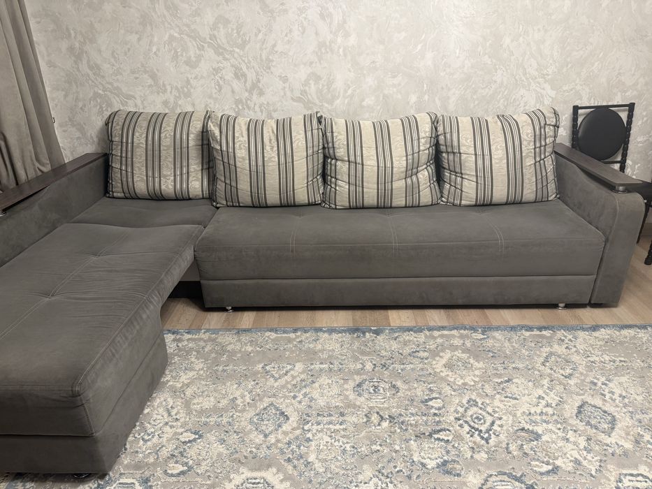 Продам диван в хорошем состоянии.