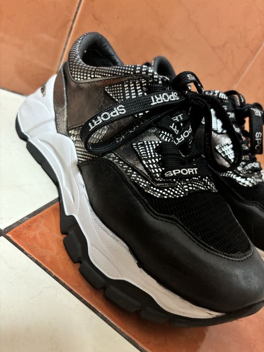 Adidasi Tezyo casual , fara defecte si foarte eleganti dar si sport ,