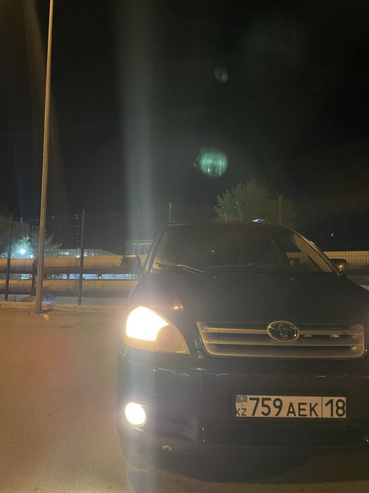 Toyota. Avensis  verso.