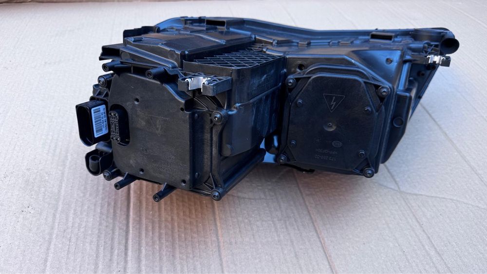 Far dreapta Audi A8/S8 D4 Full LedMATRIX an:2010-2014 Finantare Tbi