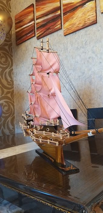 Корабль алые паруса