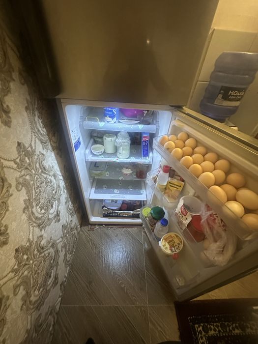 Xaladilnik Samsung v xaroshom sastayani