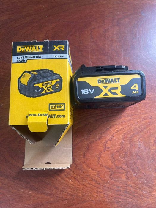 Acumulator DeWalt DCB182 de 18V 4,0 Ah XR Li-Ion (compatibilă cu toate uneltele fără fir DeWalt din seria XR de 18,0 volți )