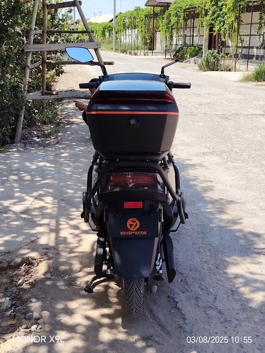 Skuter elektron yangi