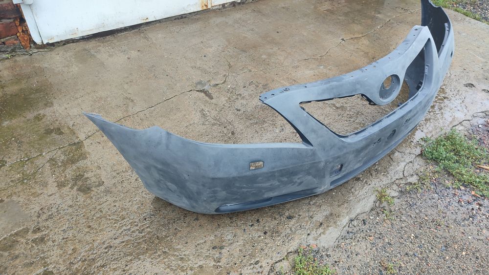 Продам бампер на Камри 40