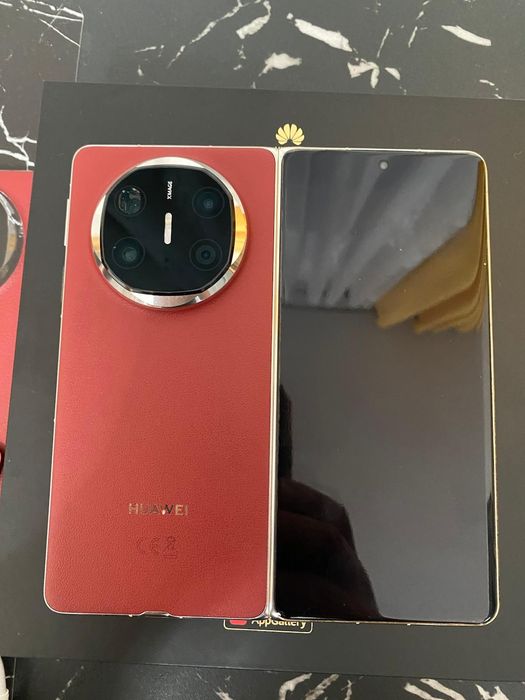 Huawei Mate X6 Nebula Red
