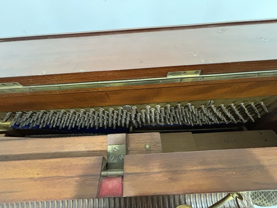 Pianina  vintage de lemn