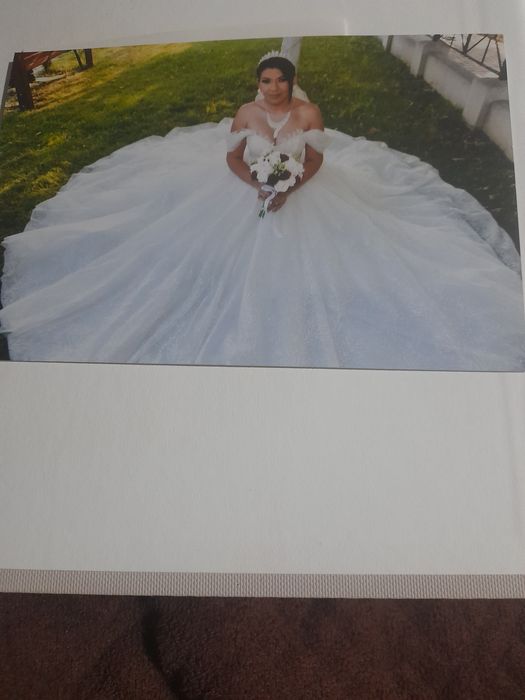 Rochie mireasa cu crinolina tip printesa  cu umeri cazuti