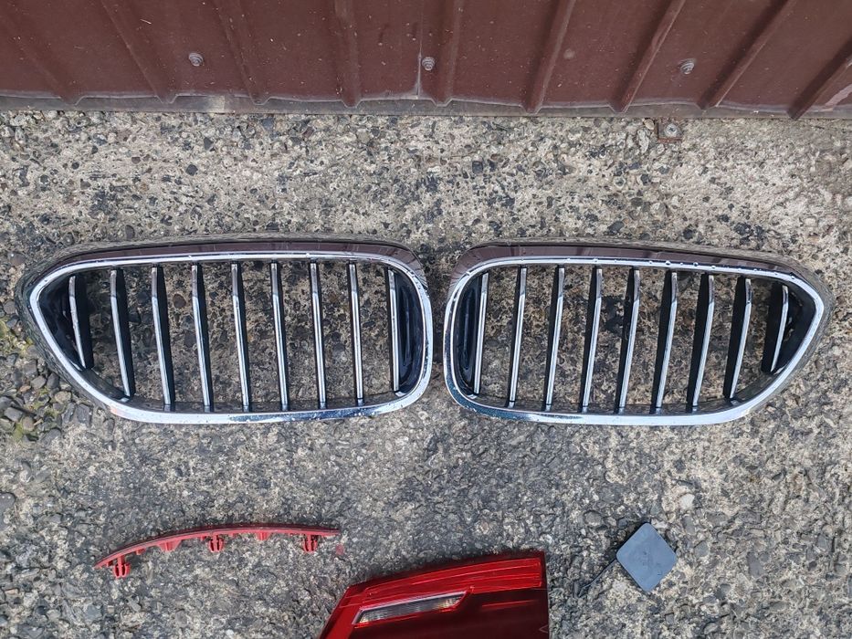 Grile /nări , stop dreapta haion ,catadioptru și capac Carling BMW g30