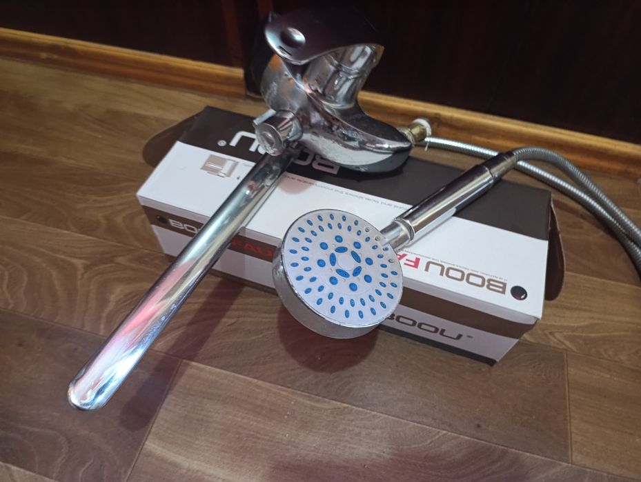 Срочно! Недорого! Сместитель с душем-лейкой