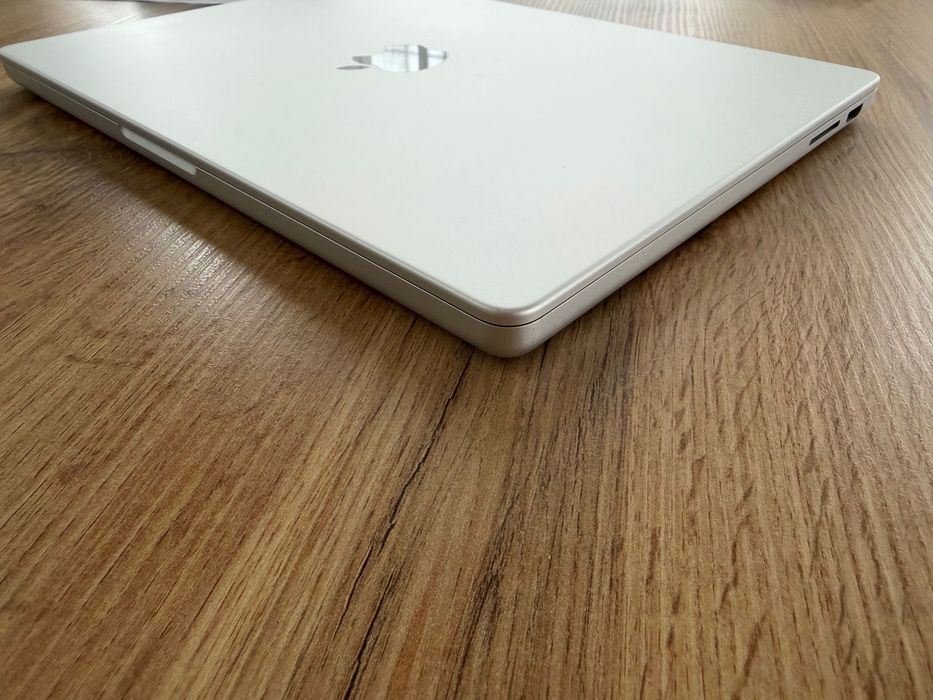 MacBook Pro 14" M3 8-CPU, 10-GPU, 8GB RAM, 1TB SSD