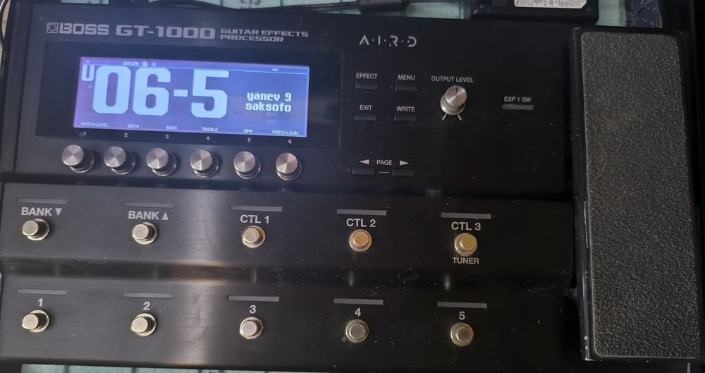 Boss GT 1000 - Ефект за музикален инструмент