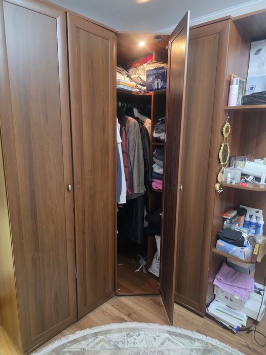 Угловой шкаф для одежды