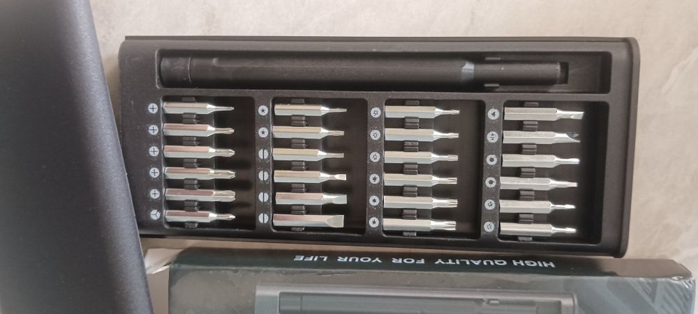 Продам набор с битами новый