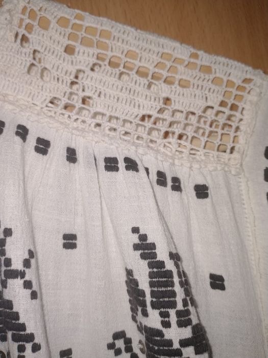 Rochie populara autentica lucrata manual pe panza de casa