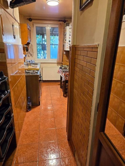 Vand/schimb apartament cu 3 camere zona centrala cu apartament/casa cu 2 camere  cu garaj inclus