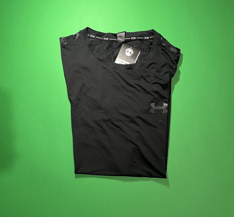 UNDER ARMOUR чисто нова