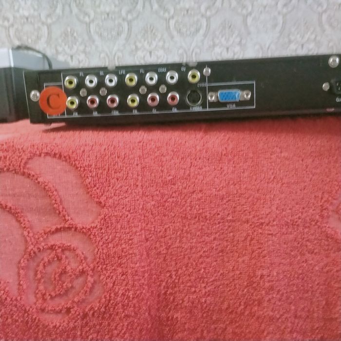 Продам дисковый видеомагнитофон,с колонками