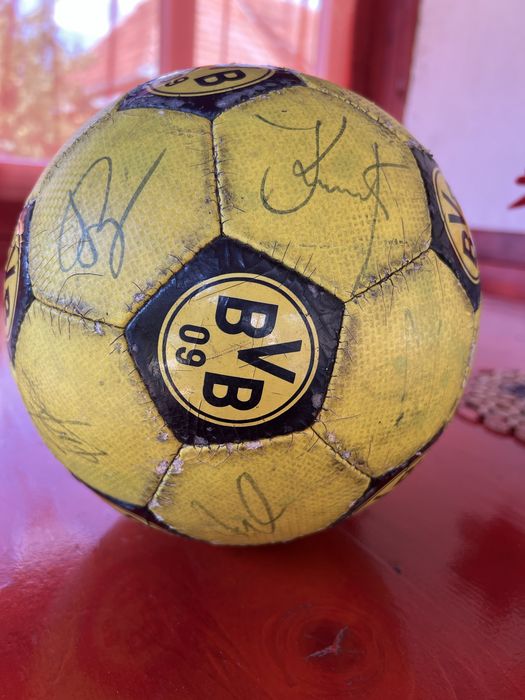 Minge de fotbal cu semnăturile jucătorilor